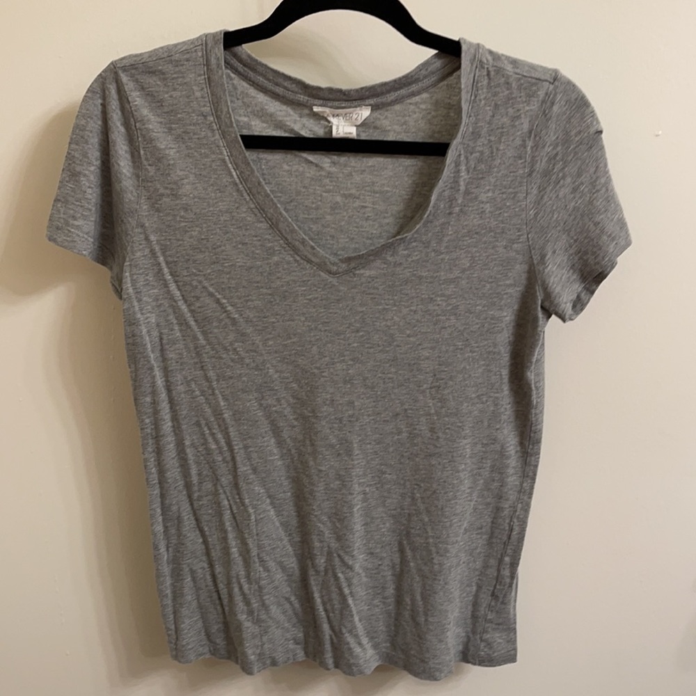 Forever 21 V-neck T-shirt Size L Color Gray